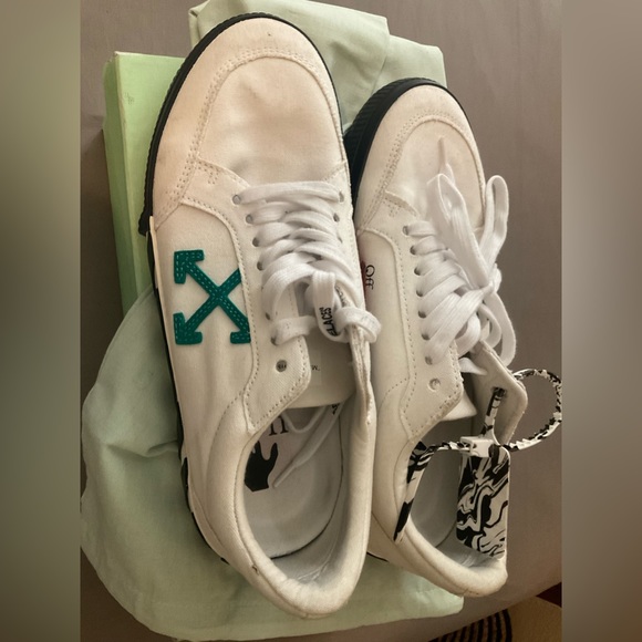 nike off white tennis shoes